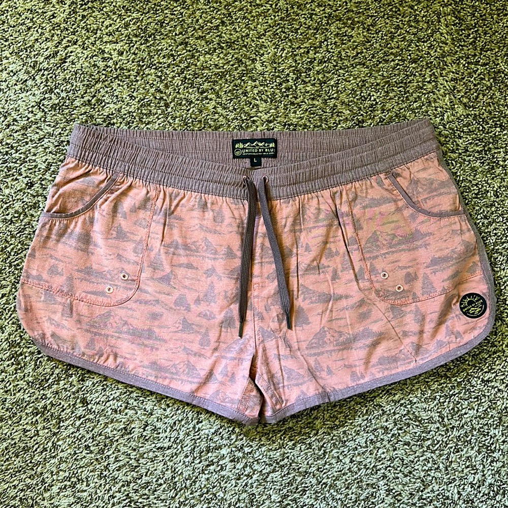 UNITED BY BLUE Women’s Board Shorts, Large, Mountain Print, Pink, Salmon, Maroon